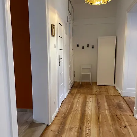 Trzecie Pietro 아파트