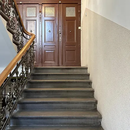 Trzecie Pietro Apartment *