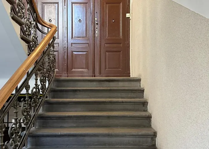 Trzecie Pietro 아파트 *